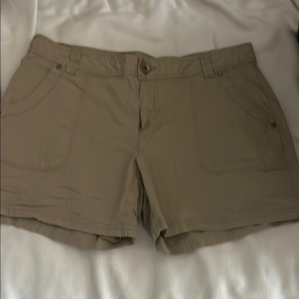 Women’s Dkny Tan Cargo Shorts with Relaxed Fit and Belt Loops